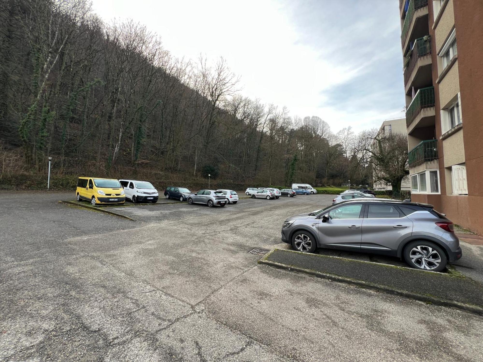 L'Universitairei Campusi Parking Gieres Exterior photo